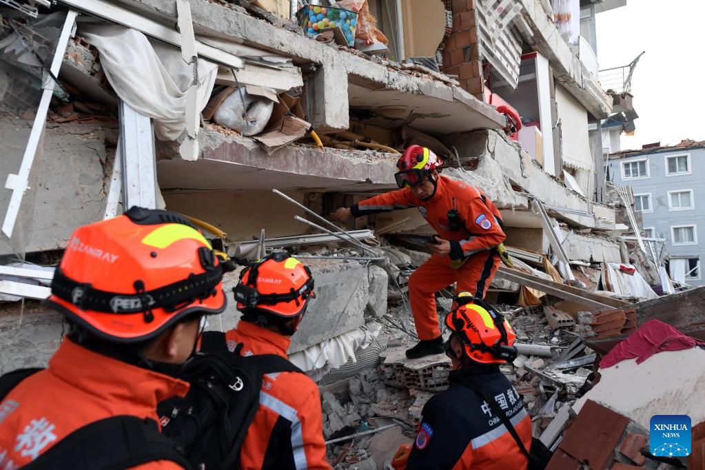 Members of the China Search and Rescue Team carry out operation on earthquake debris in the southern province of Hatay, Trkiye, Feb. 8, 2023. (Xinhua/Shadati)