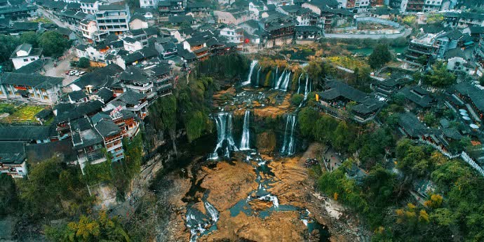 Travel More: Furong Town - Ancient village hanging on waterfall