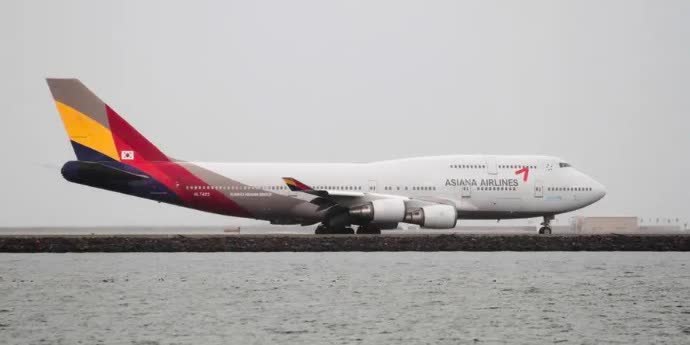 Asiana plane lands safely after door opens during flight