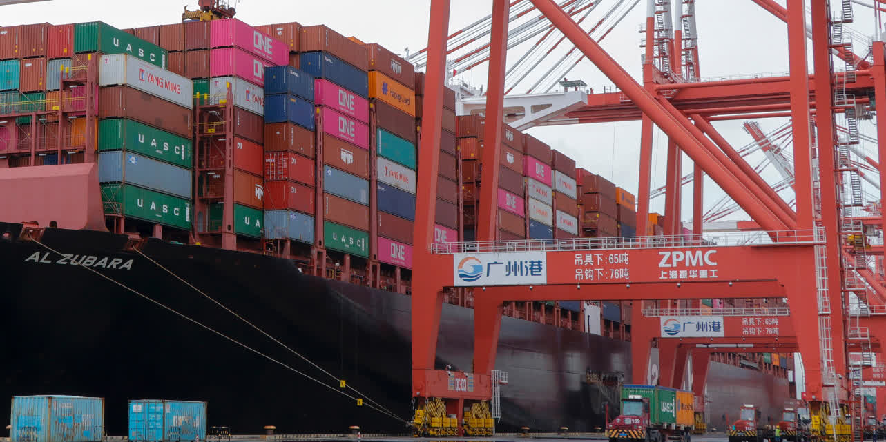 China's foreign trade dips 0.1% in January-August