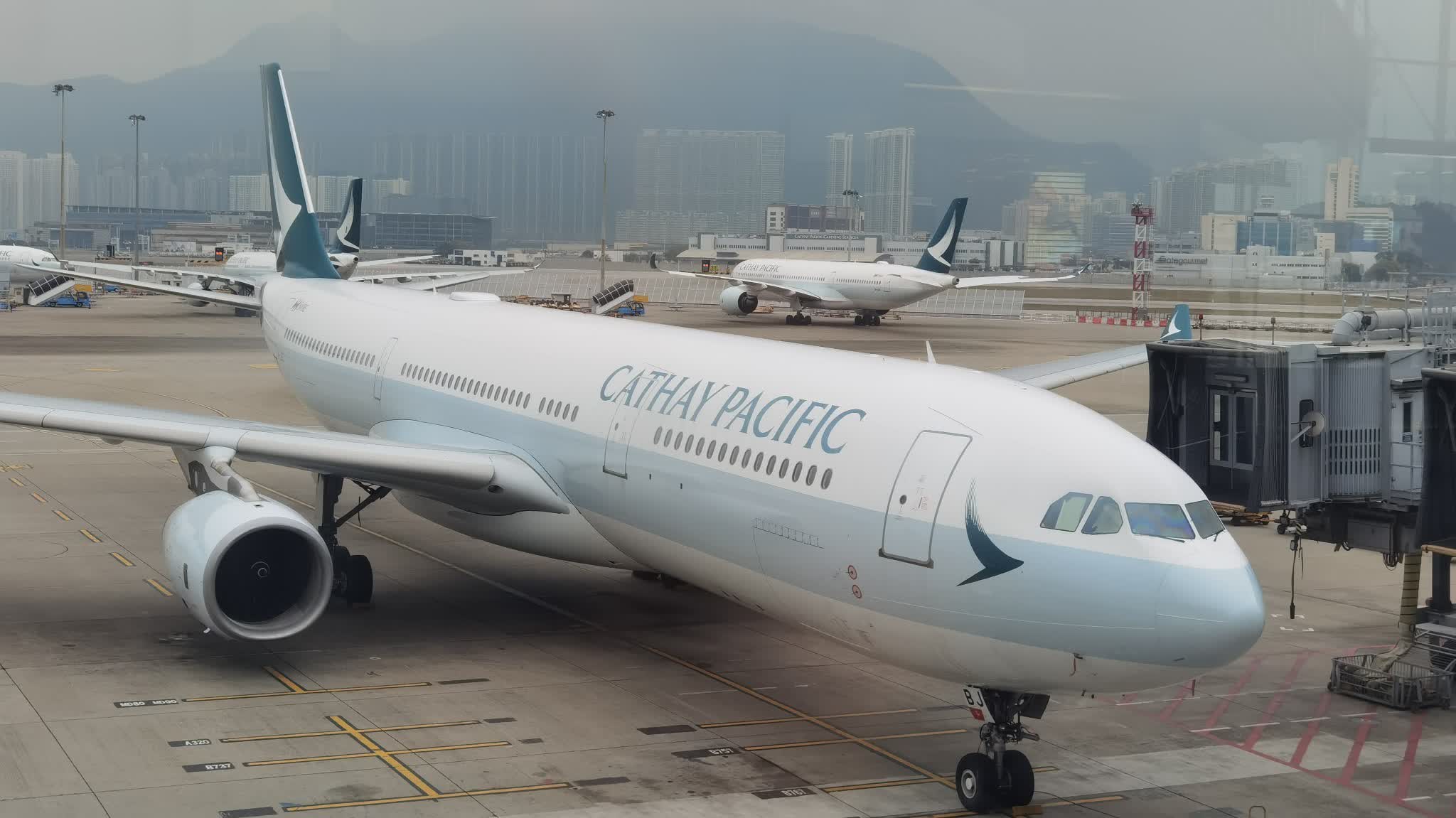 Cathay Pacific logs sharp jump in passenger numbers