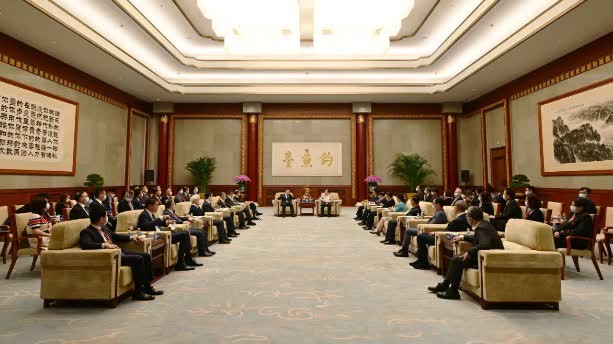 Xia Baolong meets HK manufacturer delegation