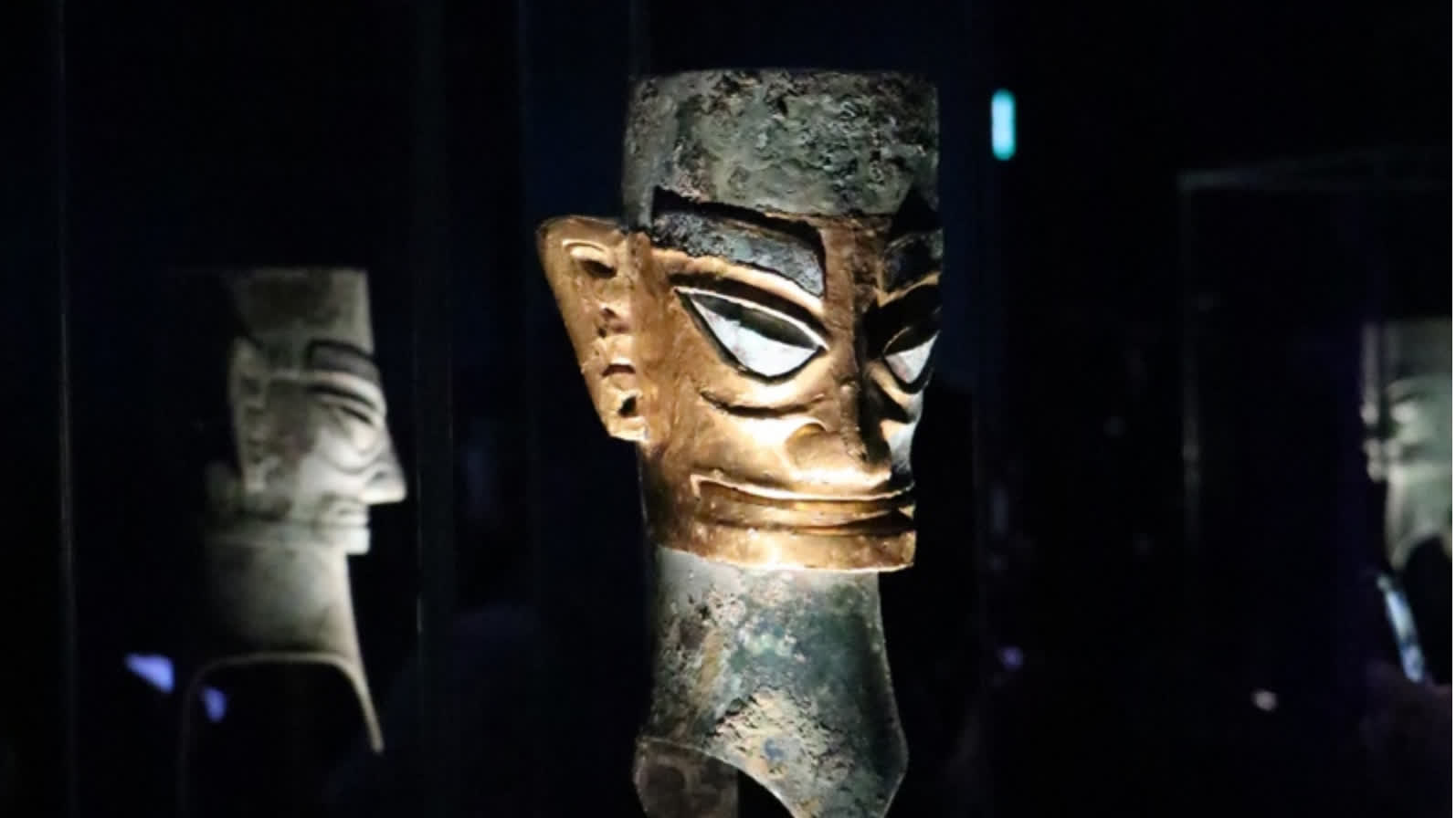 Watch This | Unearth treasures of Sanxingdui displayed today at HKPM