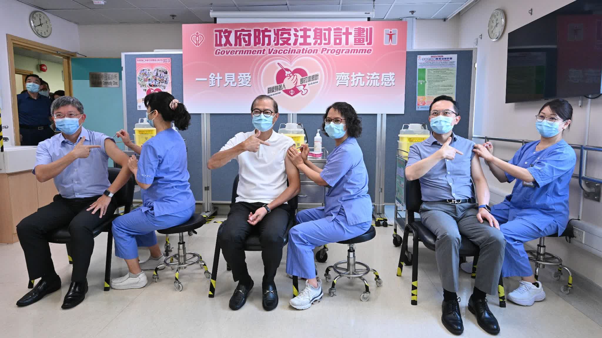 Secretary for Health receives seasonal influenza vaccination Hong