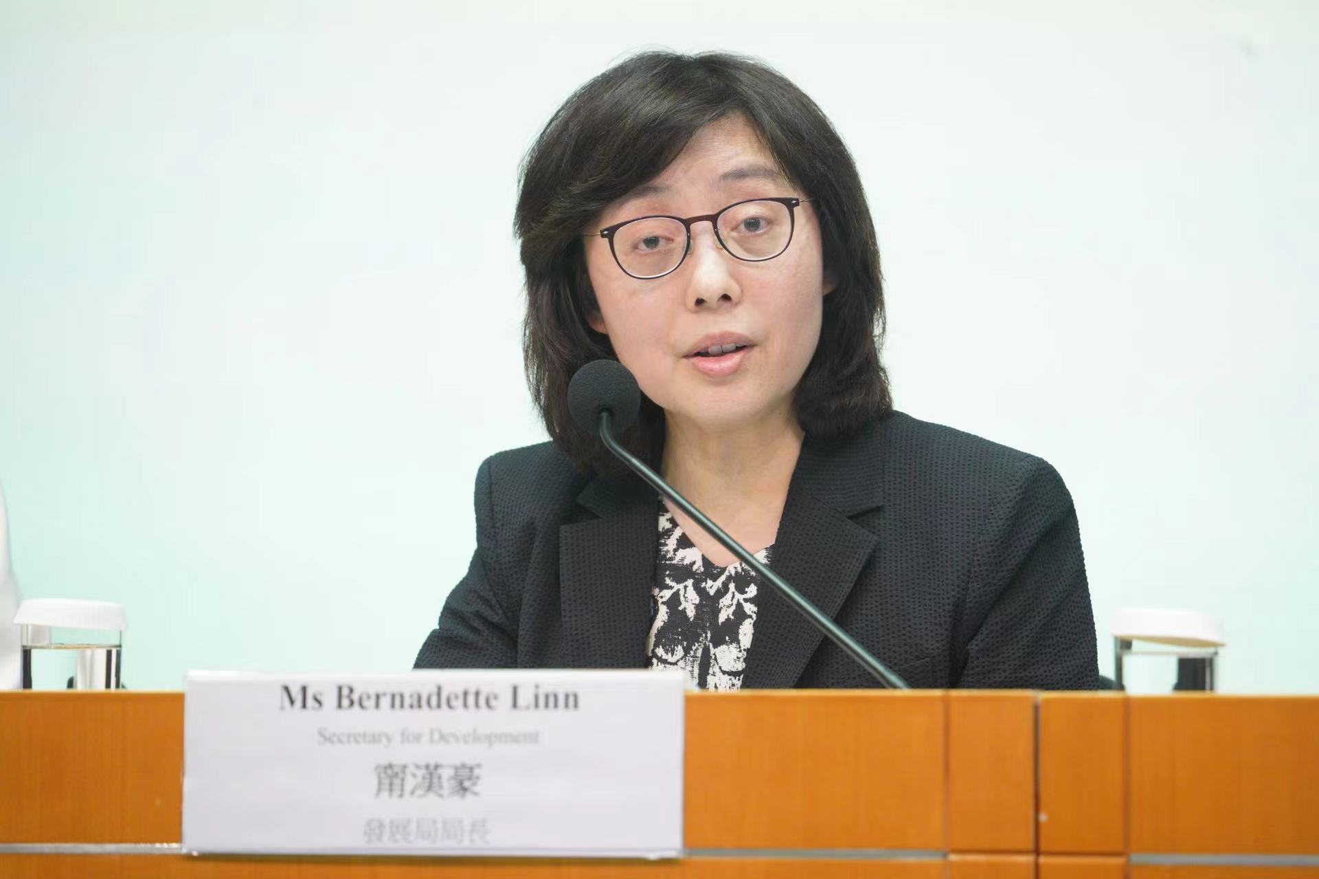 政府會否放寬使用公共空間？甯漢豪：將簡化審批流程- 港聞- 點新聞