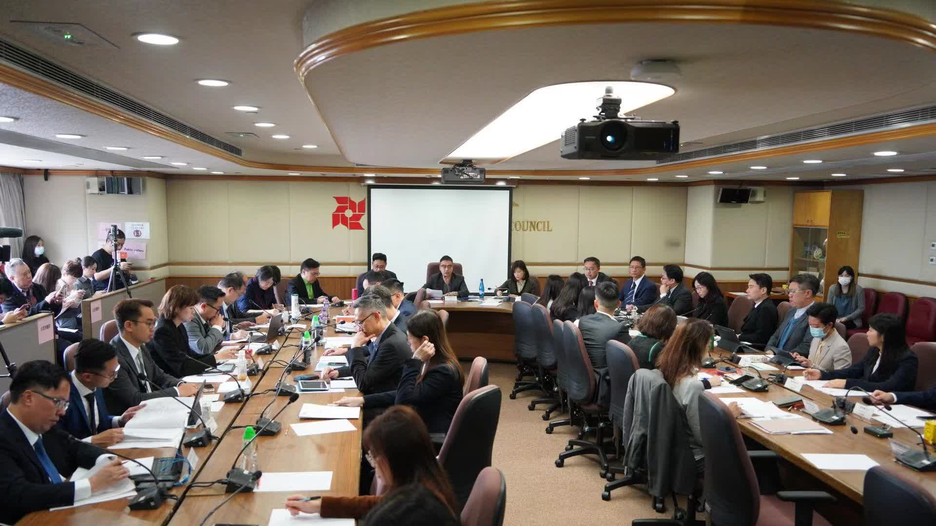油尖旺區議會首開會 議員大讚順暢高效 - 港聞 - 點新聞