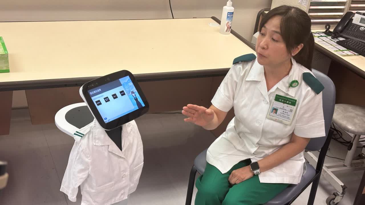 Eastern Hospital tests AI-powered robot to assist cognitive training for patients with mild cognitive impairment