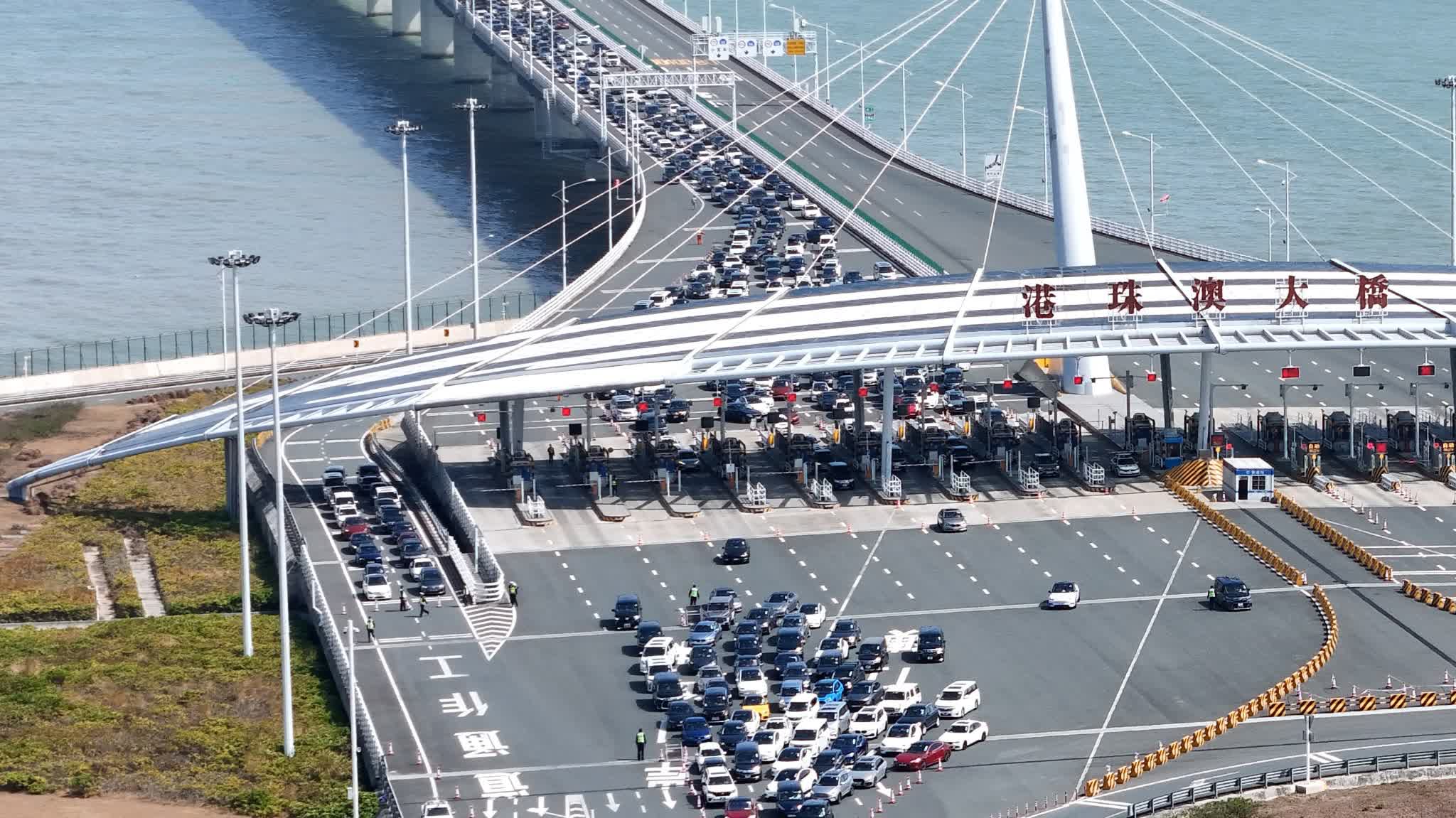 Import and export value via Hong Kong-Zhuhai-Macao Bridge surpasses RMB100 bn in H1 2024