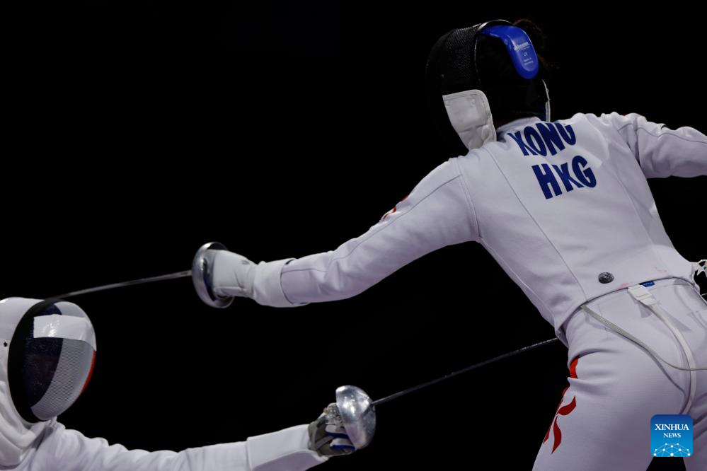 Vivian Kong Man Wai (R) of China's Hong Kong competes during the Women's Epee Individual Gold Medal Bout against Auriane Mallo-Breton of France at the Paris 2024 Olympic Games in Paris, France, on July 27, 2024. (Xinhua/Fei Maohua)