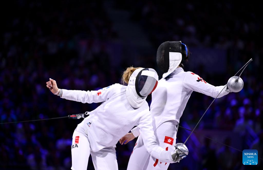 Silver medalist Auriane Mallo-Breton (L) of France competes during the Women's Epee Individual Gold Medal Bout against Vivian Kong Man Wai of China's Hong Kong at the Paris 2024 Olympic Games in Paris, France, on July 27, 2024. (Xinhua/Zhang Hongxiang)
