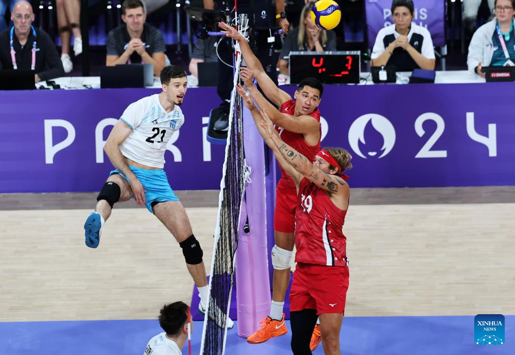 Luciano Palonsky (1st L) of team Argentina spikes the ball during the men's preliminary round Pool C volleyball match between the United States of America and Argentina at Paris 2024 Olympic Games in Paris, France, July 27, 2024. (Xinhua/Li Gang)