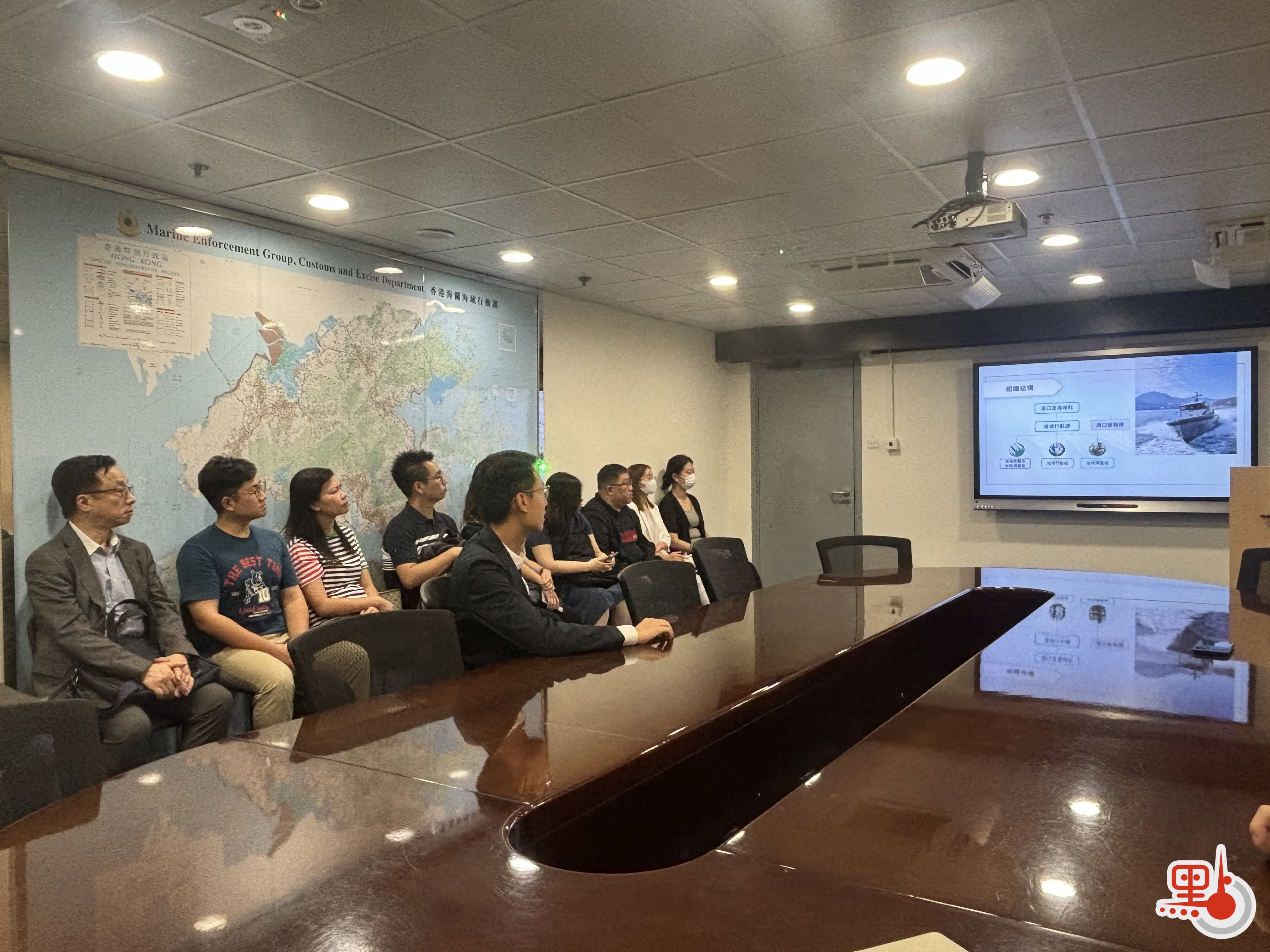 葵青區議會參觀香港海關設施區議員冀與海關合作解決民生議題- 港聞- 點新聞