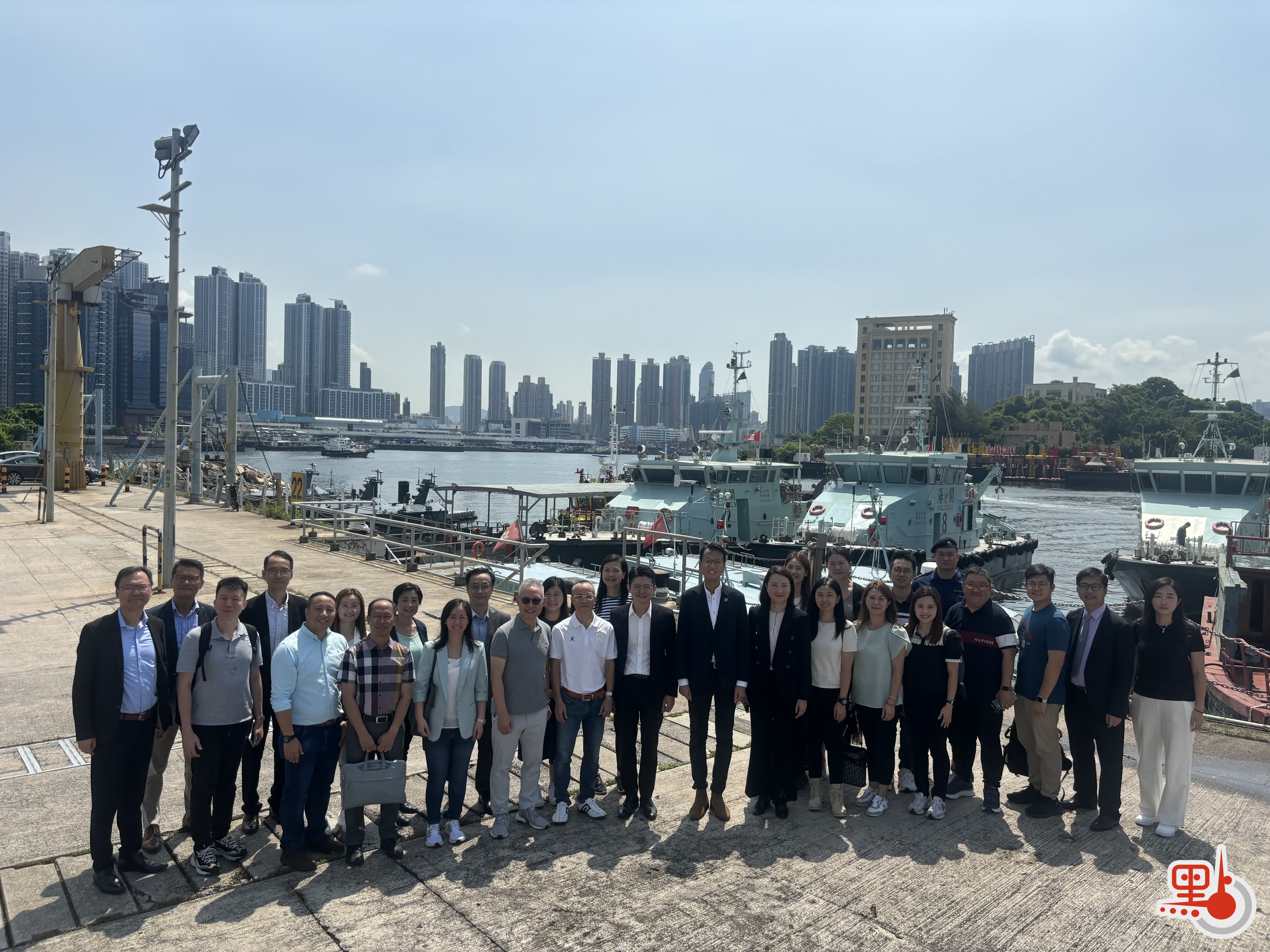 葵青區議會參觀香港海關設施區議員冀與海關合作解決民生議題- 港聞- 點新聞