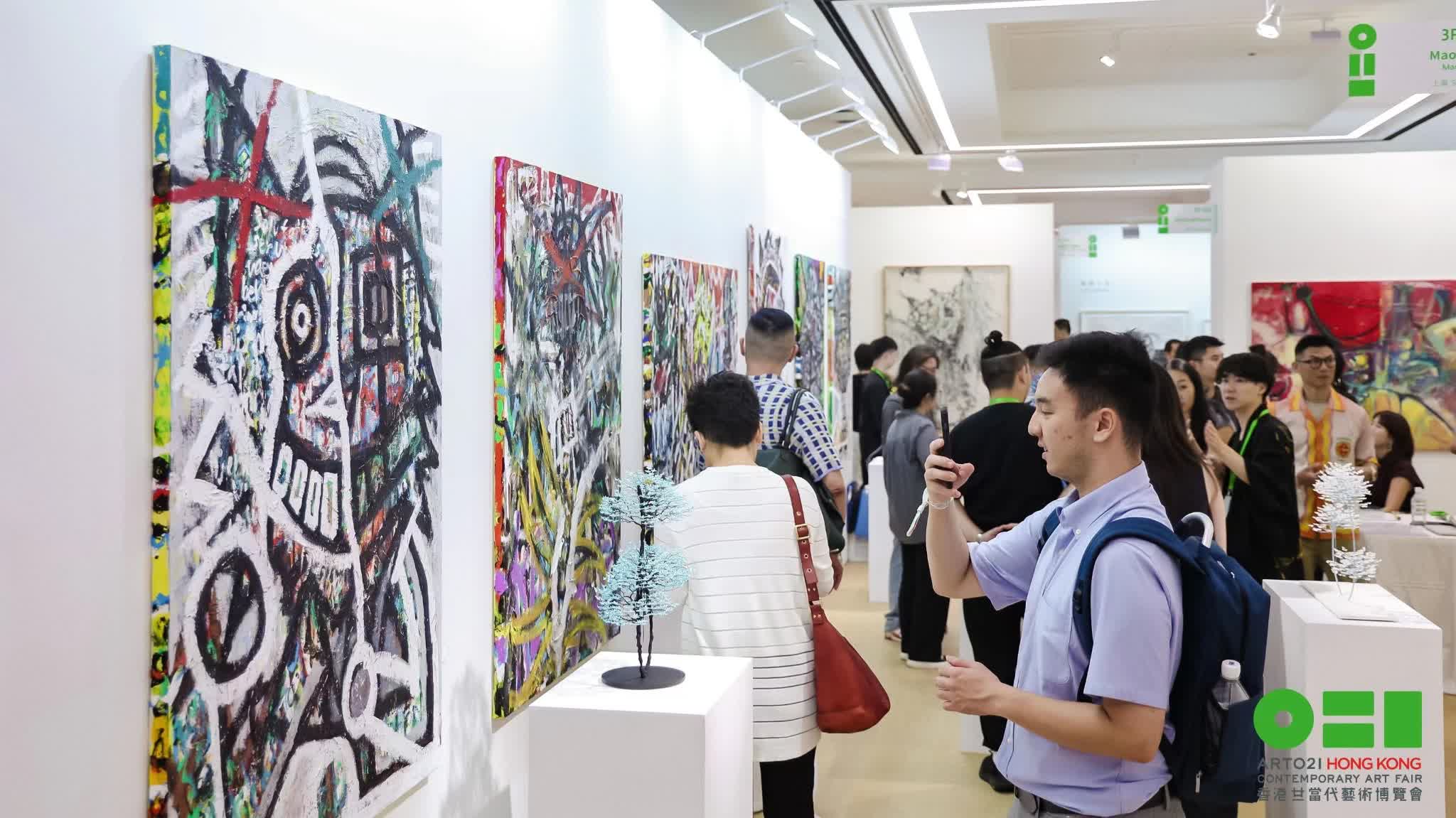 「ART021 HONG KONG」首日銷情報捷 人流暢旺 - 文化 - 點新聞