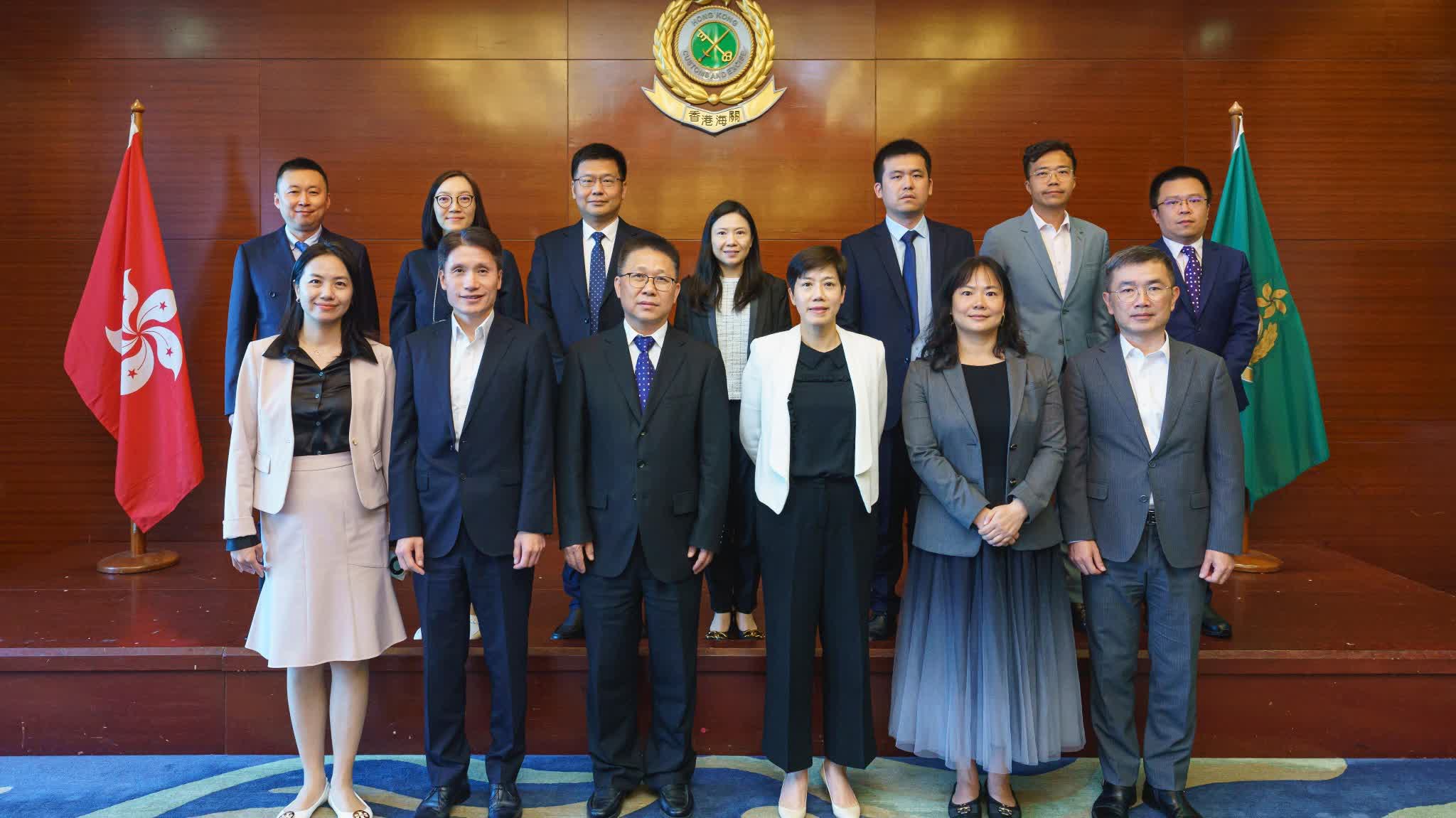 Commissioner of Customs and Excise welcomes delegation of National Copyright Administration Representative of PRC to visit Hong Kong Customs