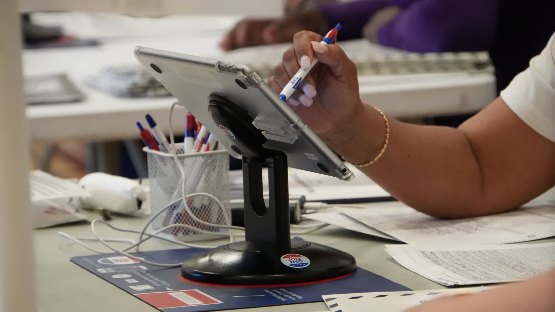 Arizona extends voting by 2 hours after malfunctions at 9 polling stations