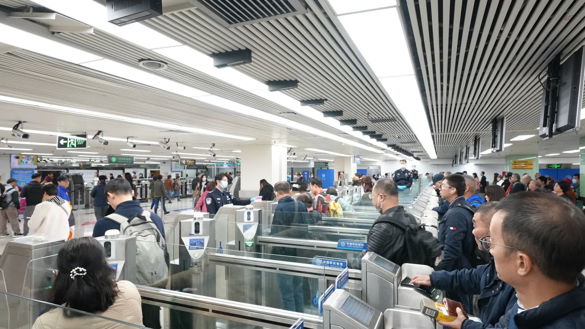 Spring Festival travel rush: Lo Wu Control Point expected to handle over 240,000 travelers daily