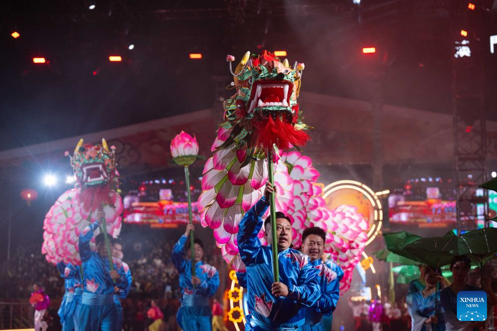 People perform during a parade in celebration of the Chinese New Year in Macao, south China, Jan. 31, 2025. A parade was held Friday by the Macao Government Tourism Office in Macao to celebrate the Chinese New Year, or the Spring Festival. (Xinhua)