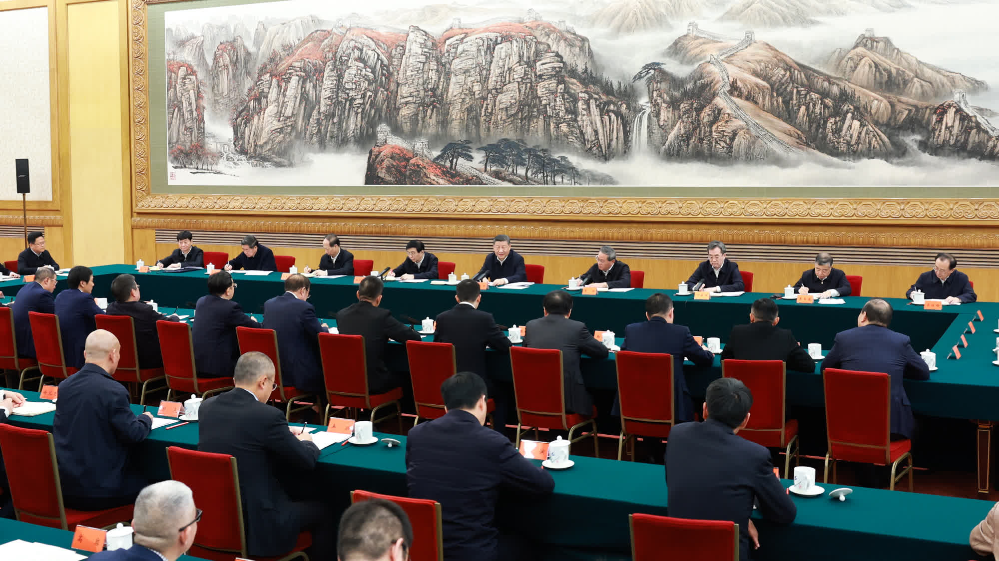 Xi attends symposium on private enterprises, delivers speech