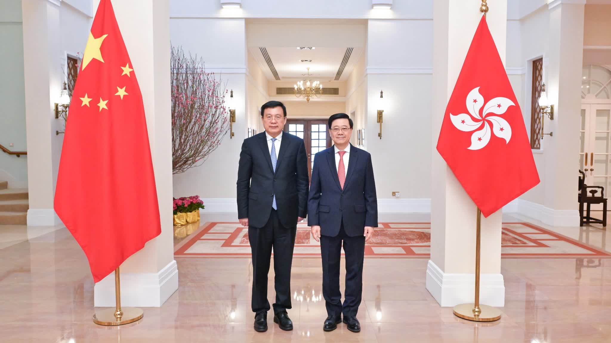 CE, Xinhua President exchange views on strengthened ties