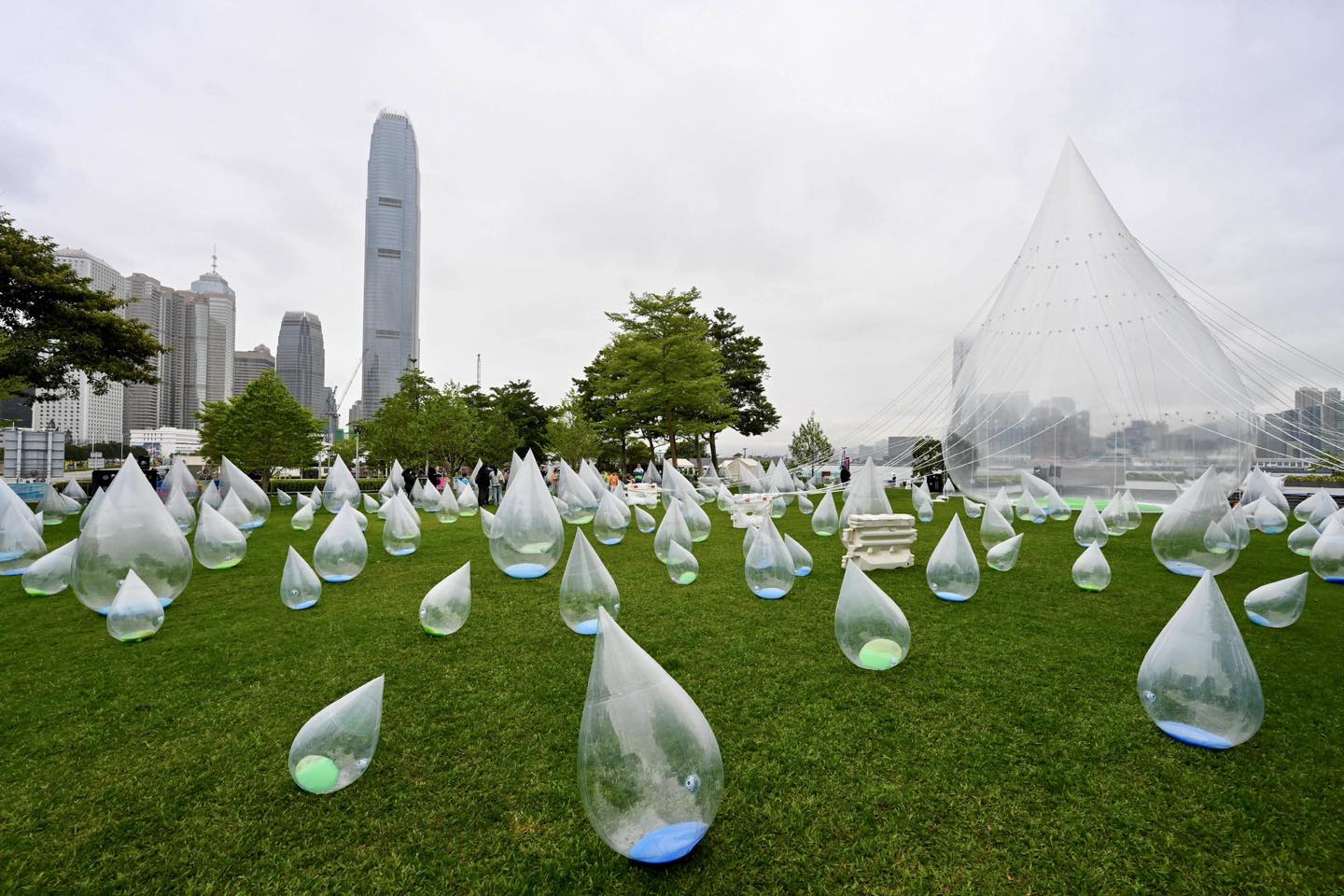 『大江東去: 長江水文化展』 紀念東江水供港60周年「舞動水滴展」今起亮相添馬公園- 港聞- 點新聞