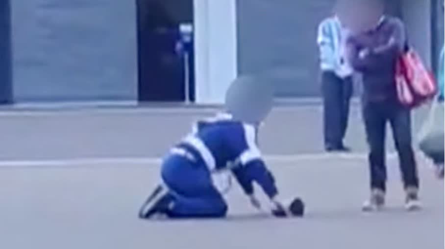 Watch This | Security guard kneels after verbal abuse at Osaka Expo, sparks online debate