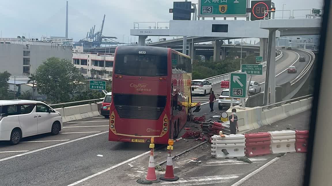 西九龍公路城巴撼水馬　至少19傷
