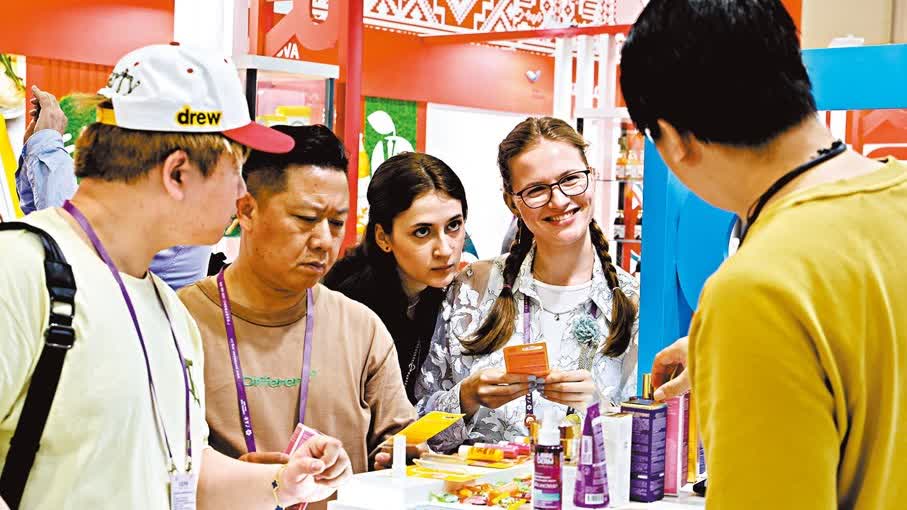 China's foreign trade thrives: Import & Export Fair sets two new records