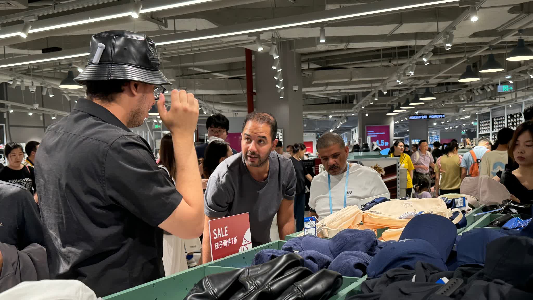 Journalist's Hands-On Experiences | Canton Fair sees shift in global trade: US orders decline, emerging markets surge