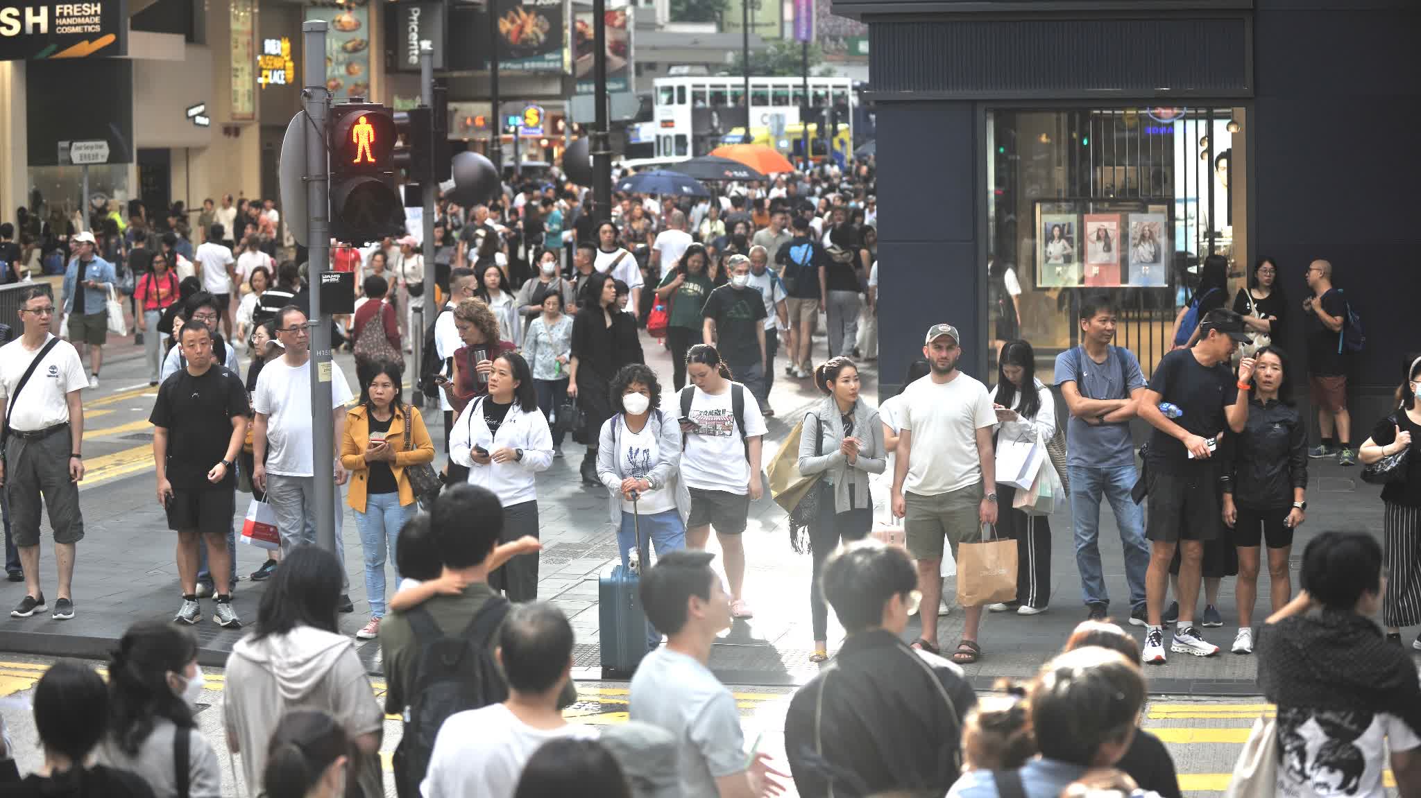 HK's COVID-19 positivity rate hits year-high: Peak may last 4 months, says expert