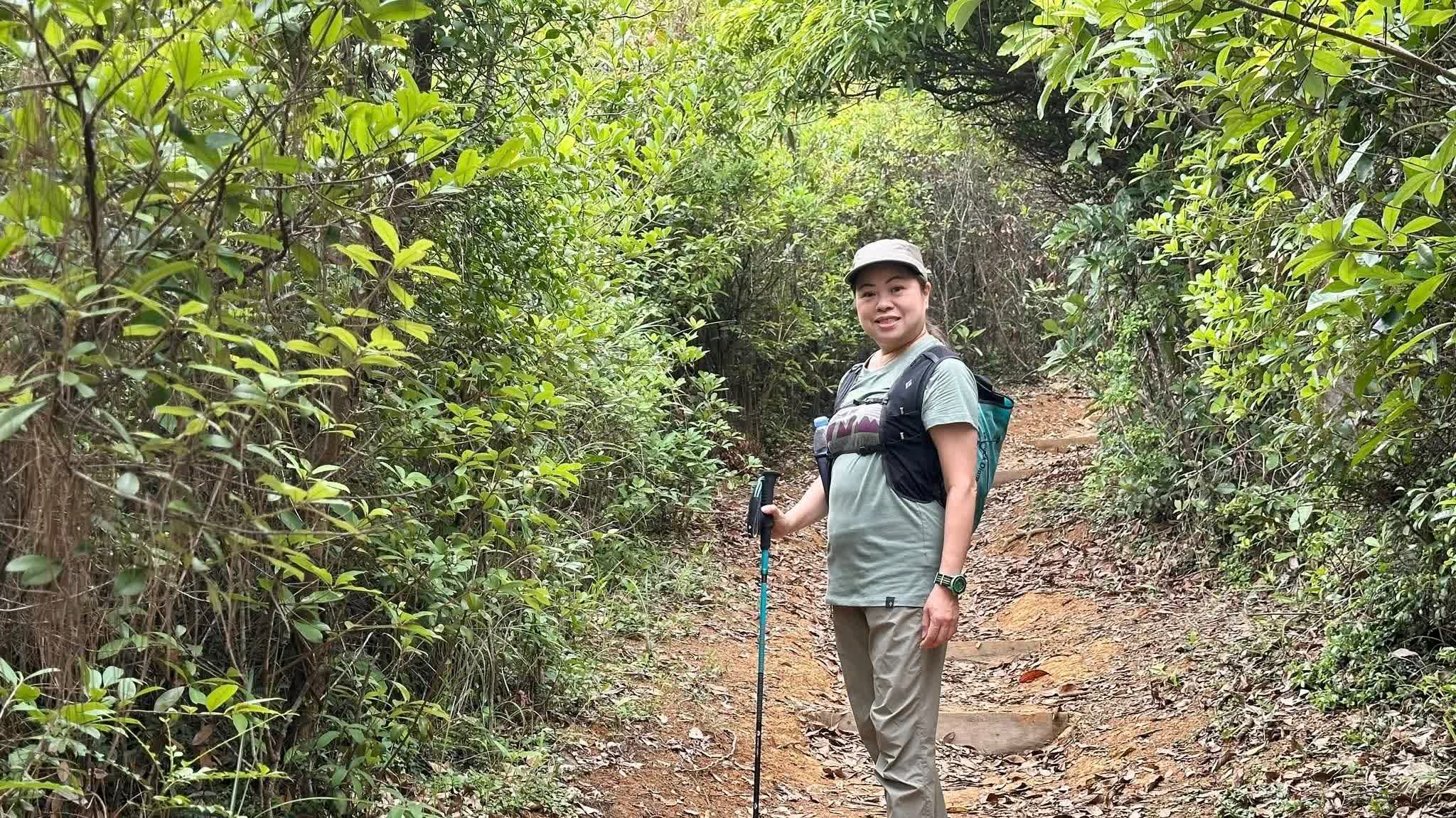 羅淑佩身體力行響應「四山」遊　一身綠裝挑戰大帽山