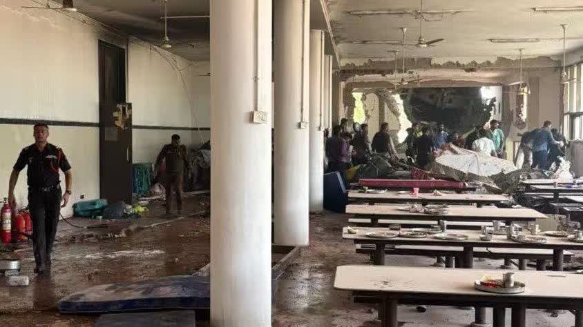 （有片）印度客機墜毀在醫學院宿舍　致5名學生死亡