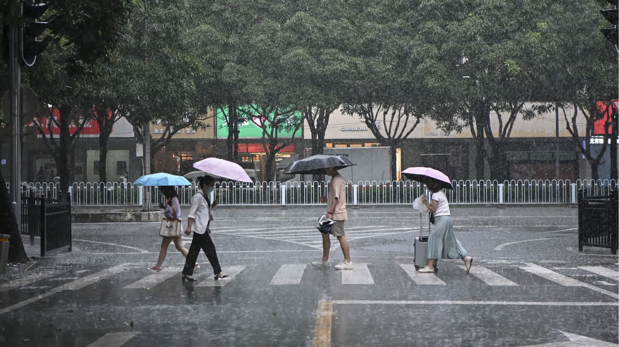 Guangdong's 924 towns and street committees hit by heavy rain: Maximum rainfall reaches 542.4 mm