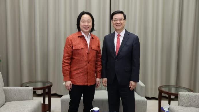 Jimmy O. Yang returns to HK for shows, reunites with CE to reminisce about school days