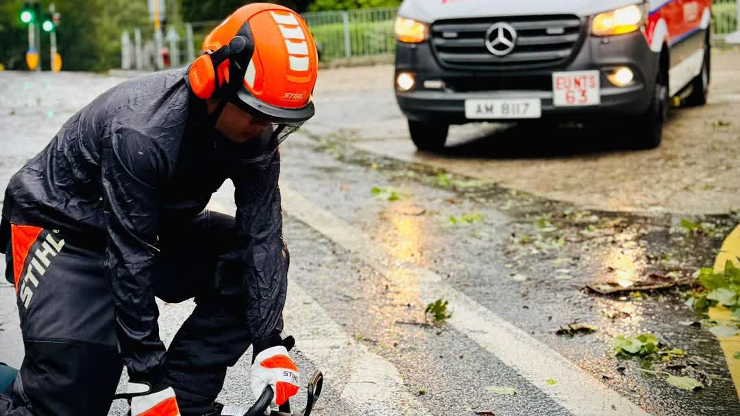 Photos | HK Police's dedicated protection under this year's first Typhoon Signal No. 10
