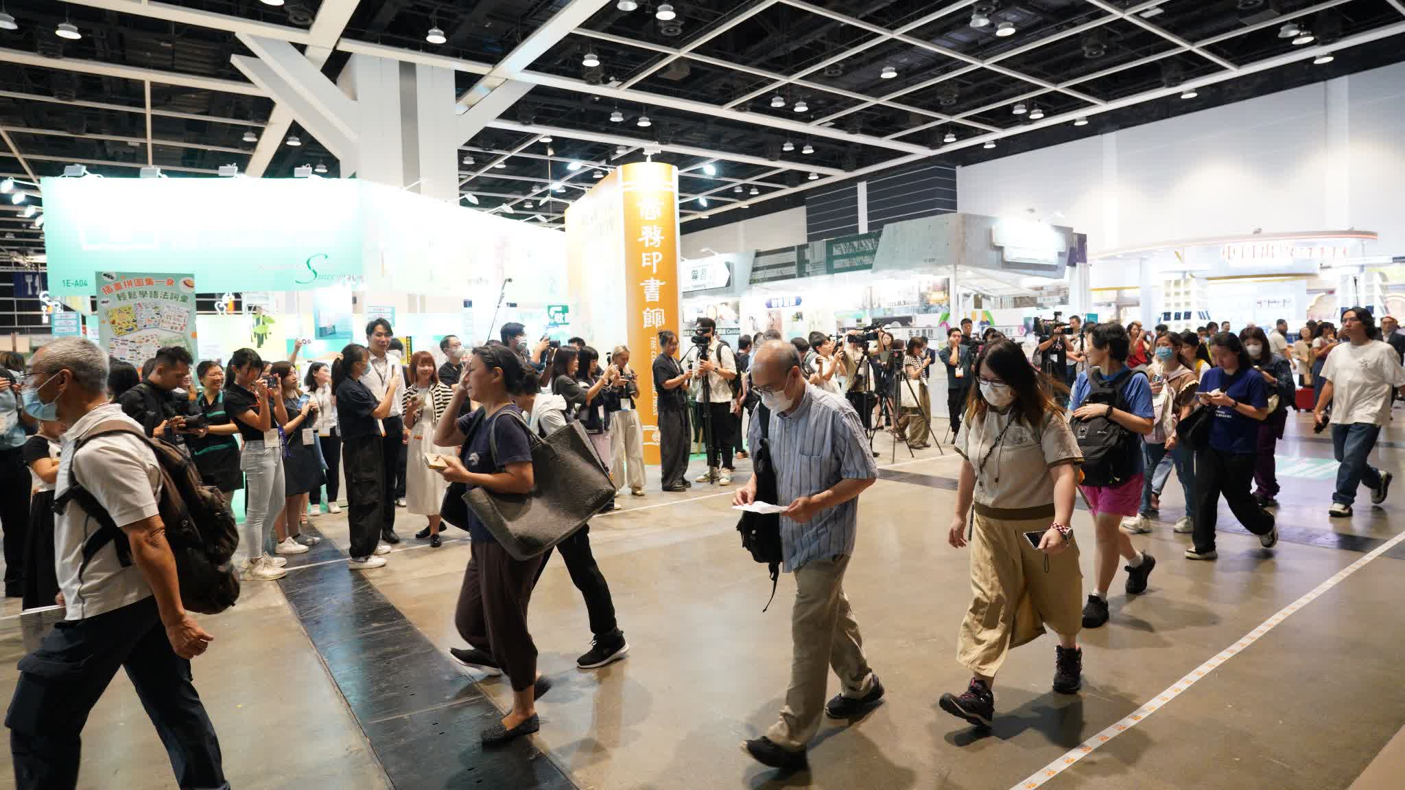 HK Book Fair to reopen tomorrow at 9 am, extended hours until 11 pm