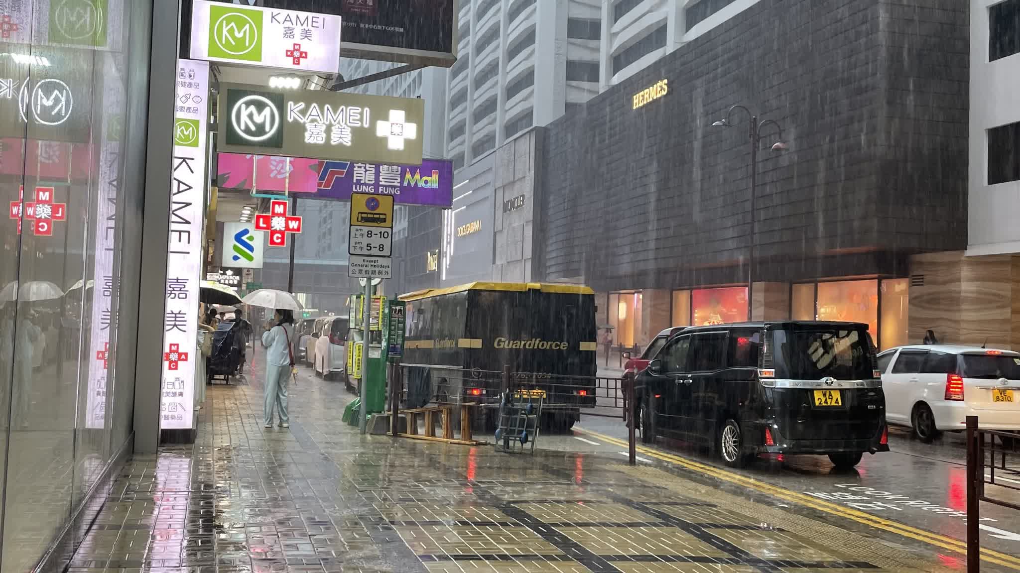 Photos | Rain on me: After Black Rainstorm Warning Signal