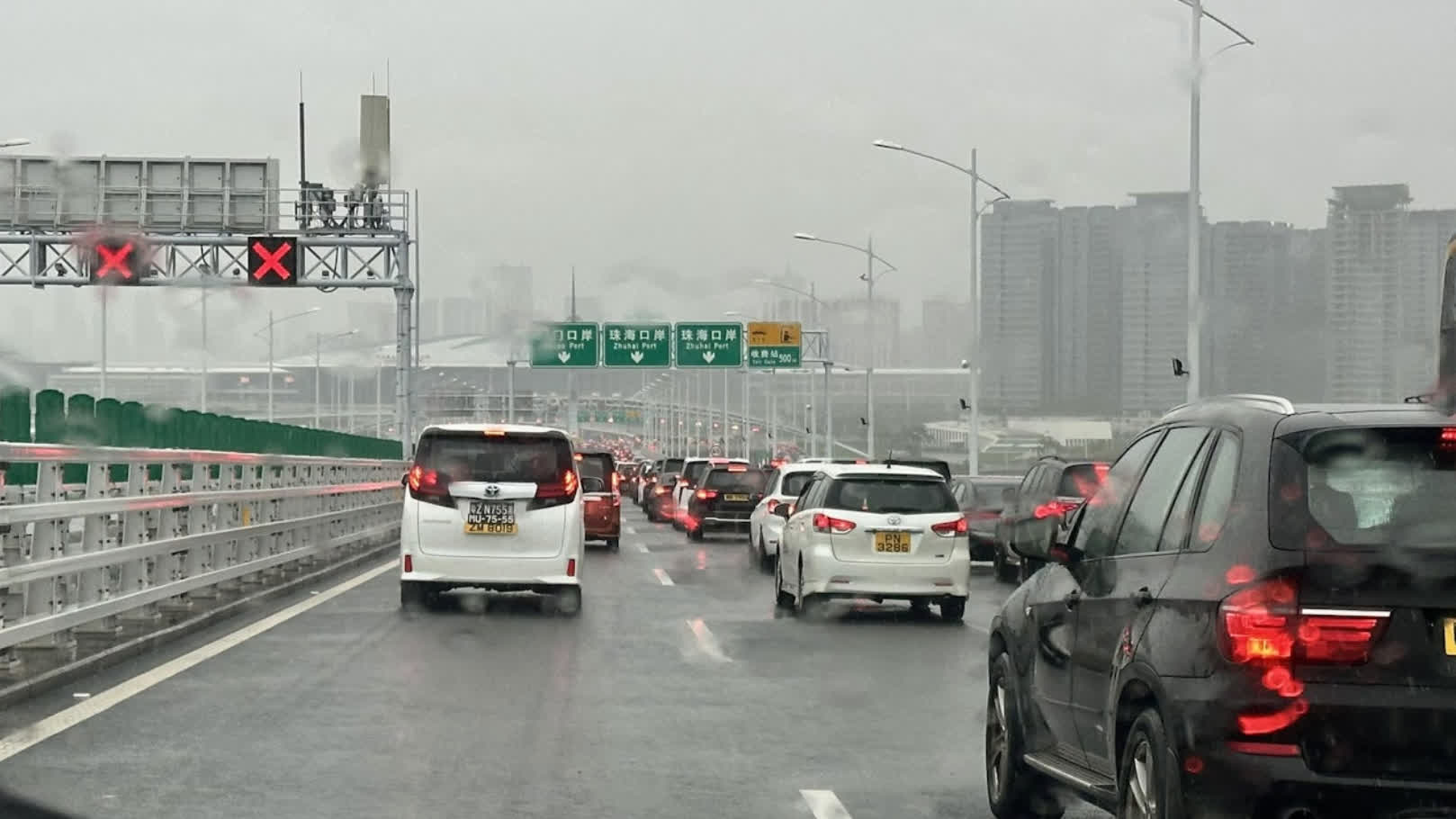 Sudden Black Rain snarls holiday traffic at HKZMB