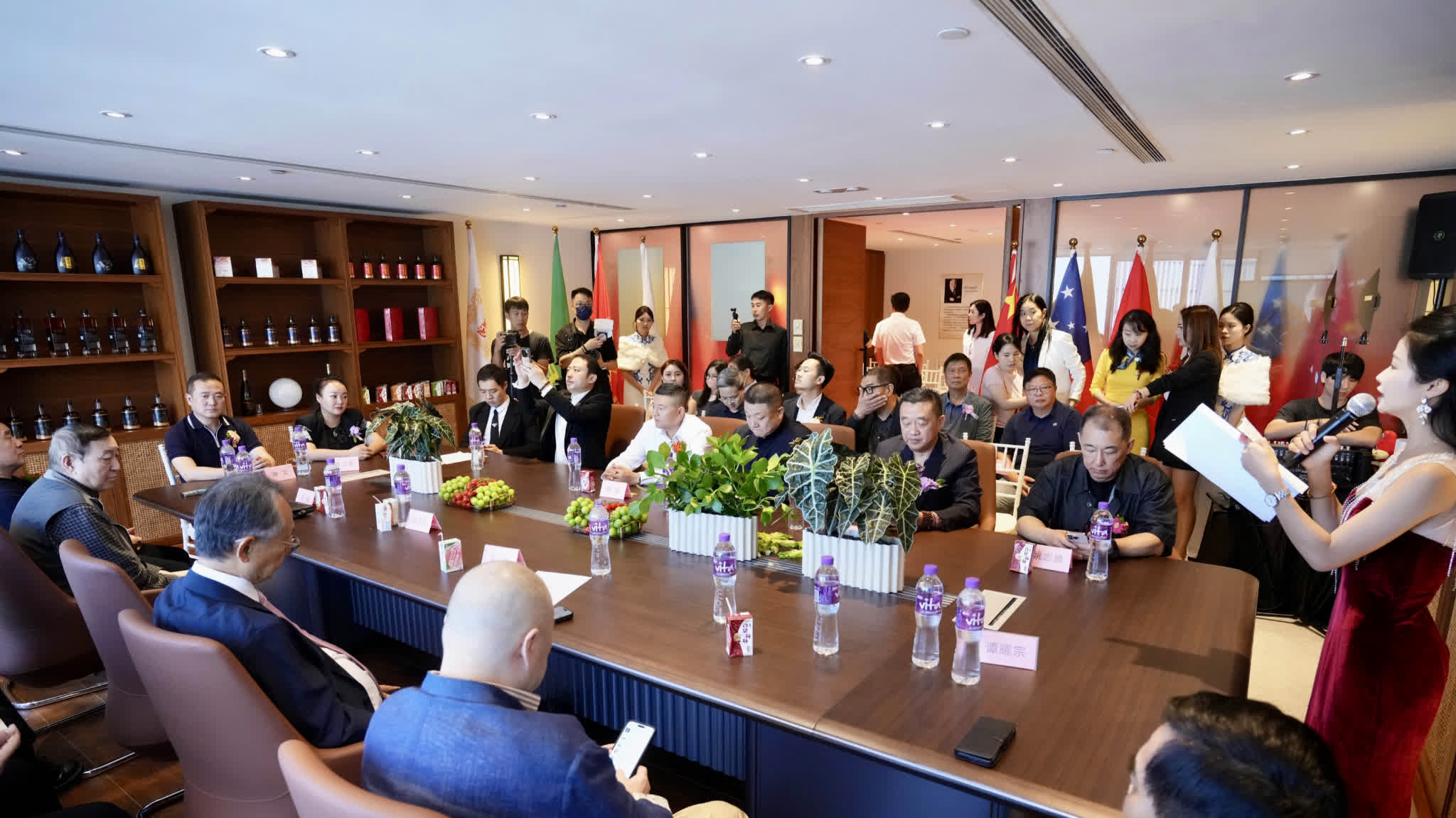 「香港金融資本助力中國企業出海」論壇在港舉行 推動「一帶一路」倡議發展 - 港聞 - 點新聞