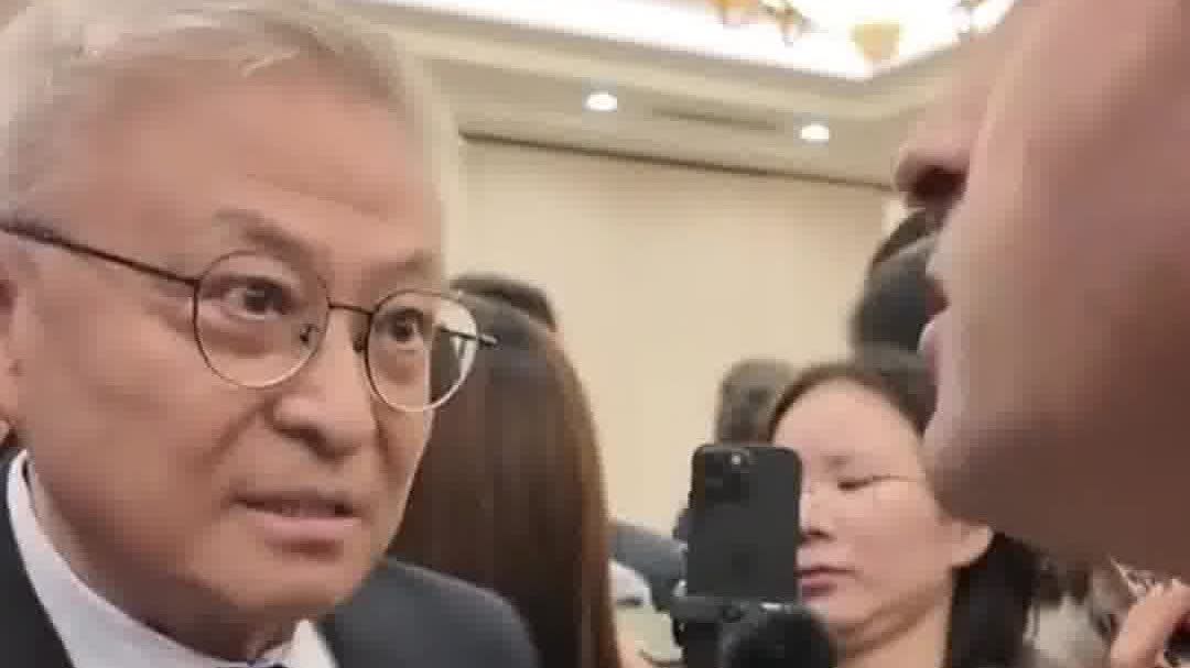 OMG | Scholar from Tsinghua University rebukes Israeli officer: 'You should shoot terrorists, not children and women'
