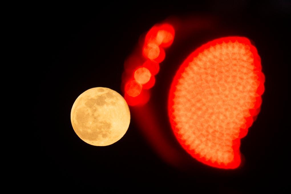 A full moon rises over the sky in Singapore, Oct. 7, 2025. (Xinhua)