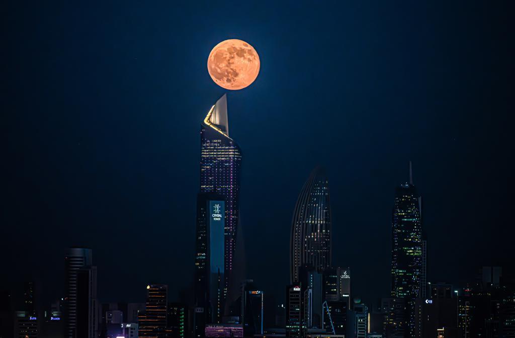 A full moon is seen in Kuwait City, Kuwait, Oct. 7, 2025. (Xinhua)