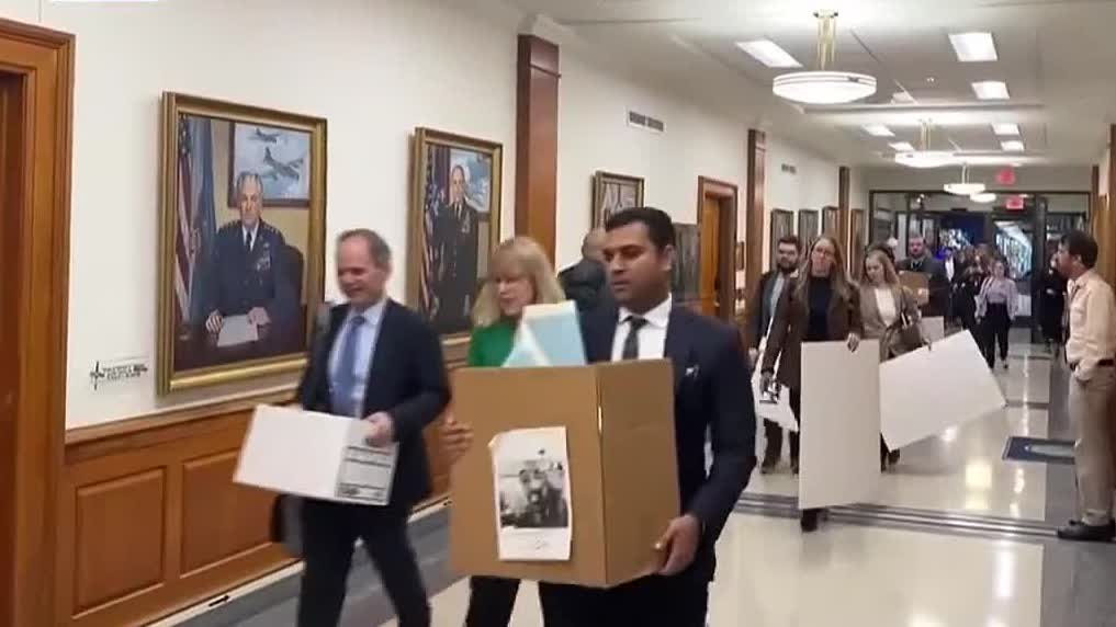 Watch This | Dozens of journalists leave Pentagon in protest against new US 'War Department' regulations