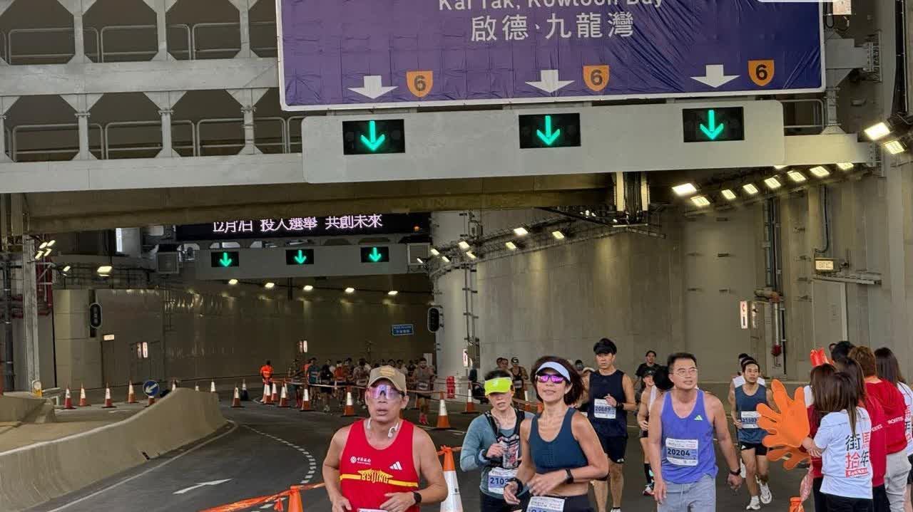 Runners enjoy new route in Hong Kong Streetathon