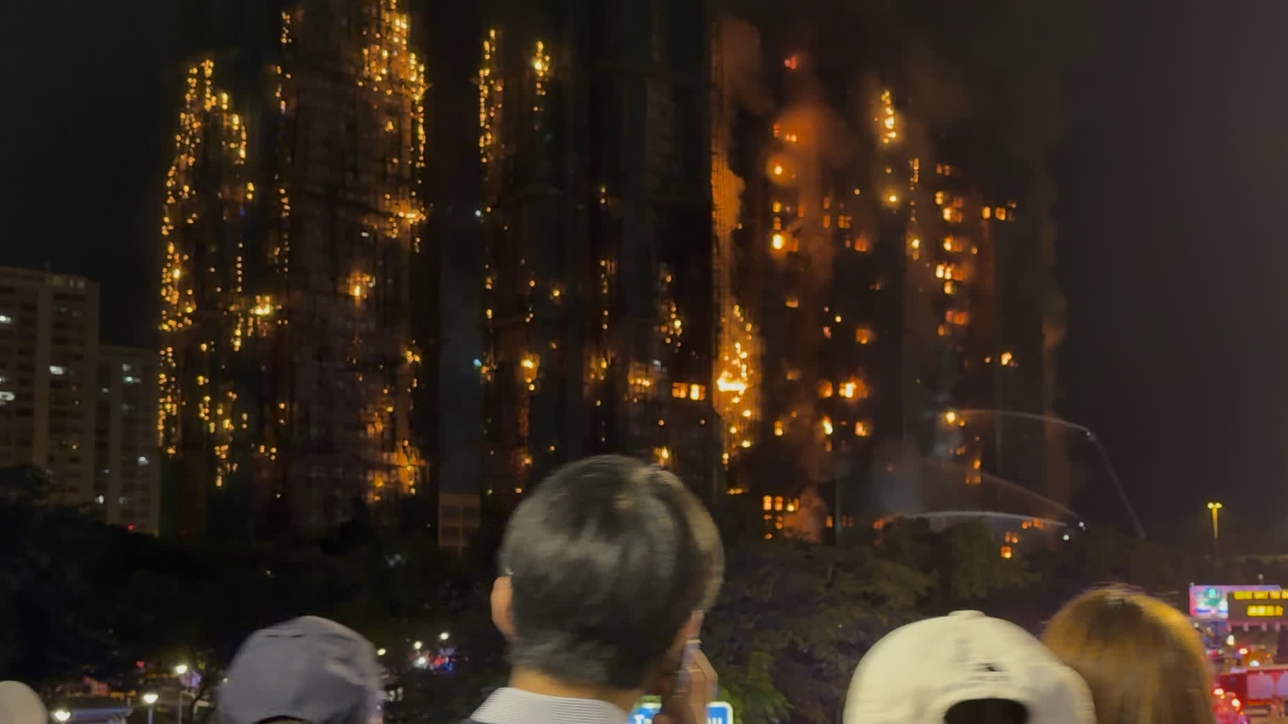 Tai Po No. 5 fire | One firefighter dies in ferocious fire