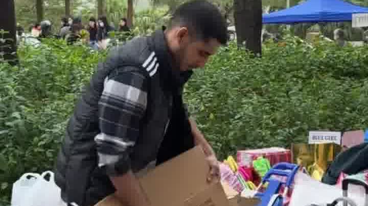 (With This) Wang Fuk Court No. 5 fire | 'I just do what I can do' – Pakistani youth distributes hot milk tea and eggs