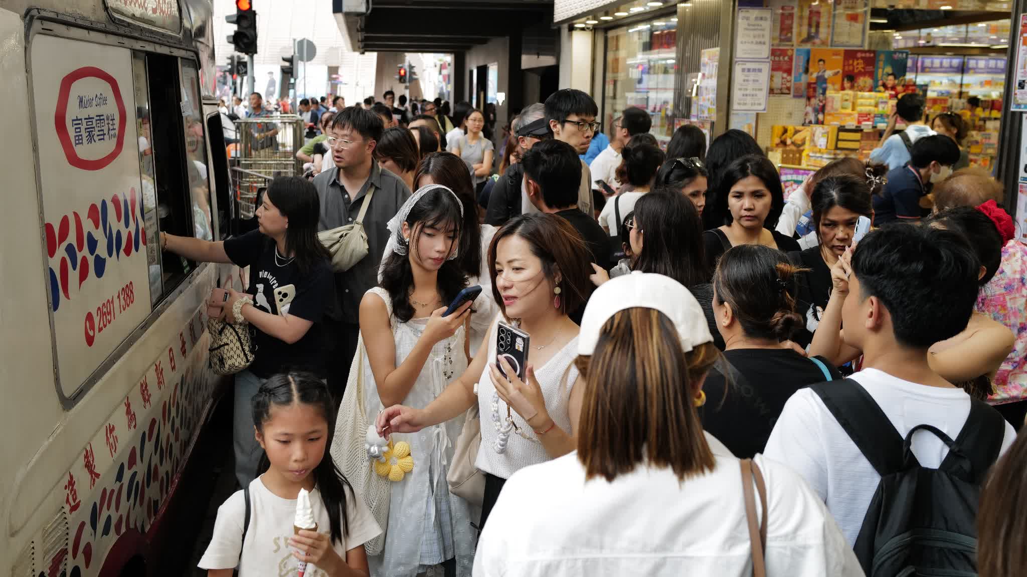 Visitor arrivals to HK reach 45 mn in first 11 months, surpassing last year's total