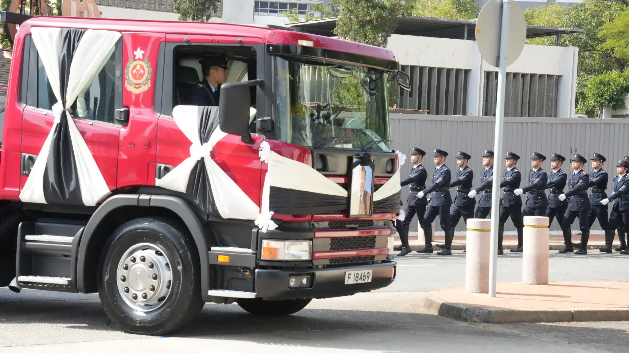 Photos | Ho Wai-ho's funeral at Gallant Garden: Govt officials present flowers to honor