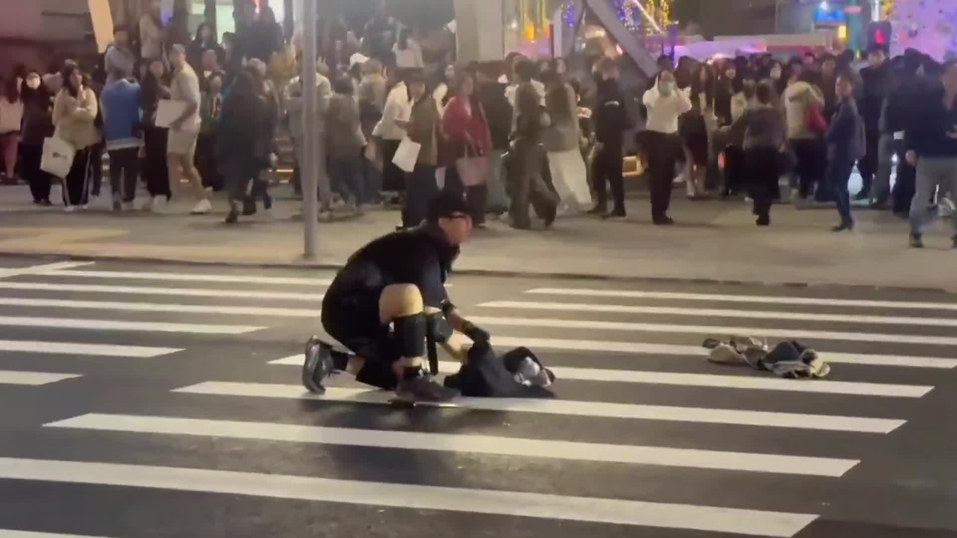 Watch This | Murderer's fatal fall in Taipei random killing case due to missing cardboard boxes, Eslite employee says