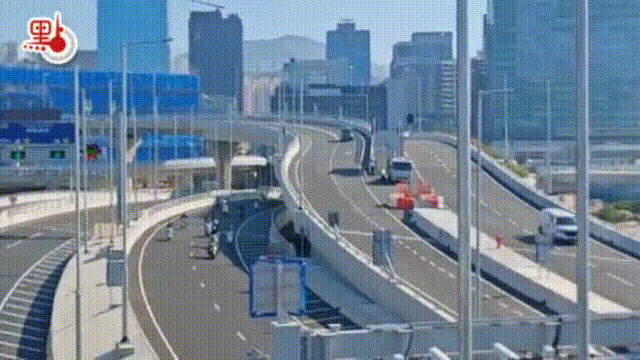 Watch This | Witnessing historic moment! Citizens ride motorcycles to celebrate opening of Central Kowloon Bypass